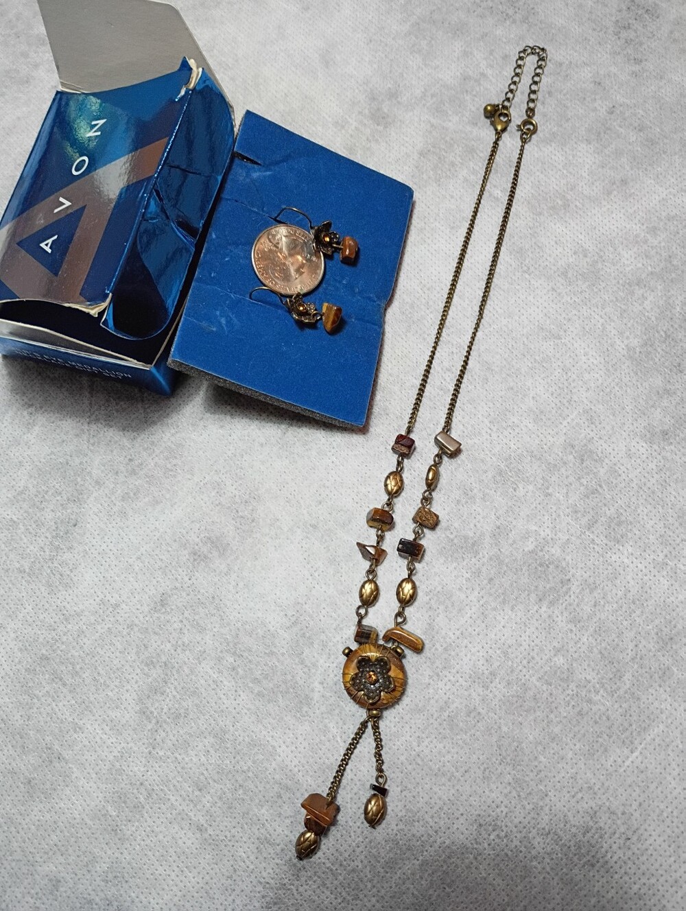 AVON BRASS TONED FLOWER AND CRYSTALL NECKLACE AND EARRINGS SET